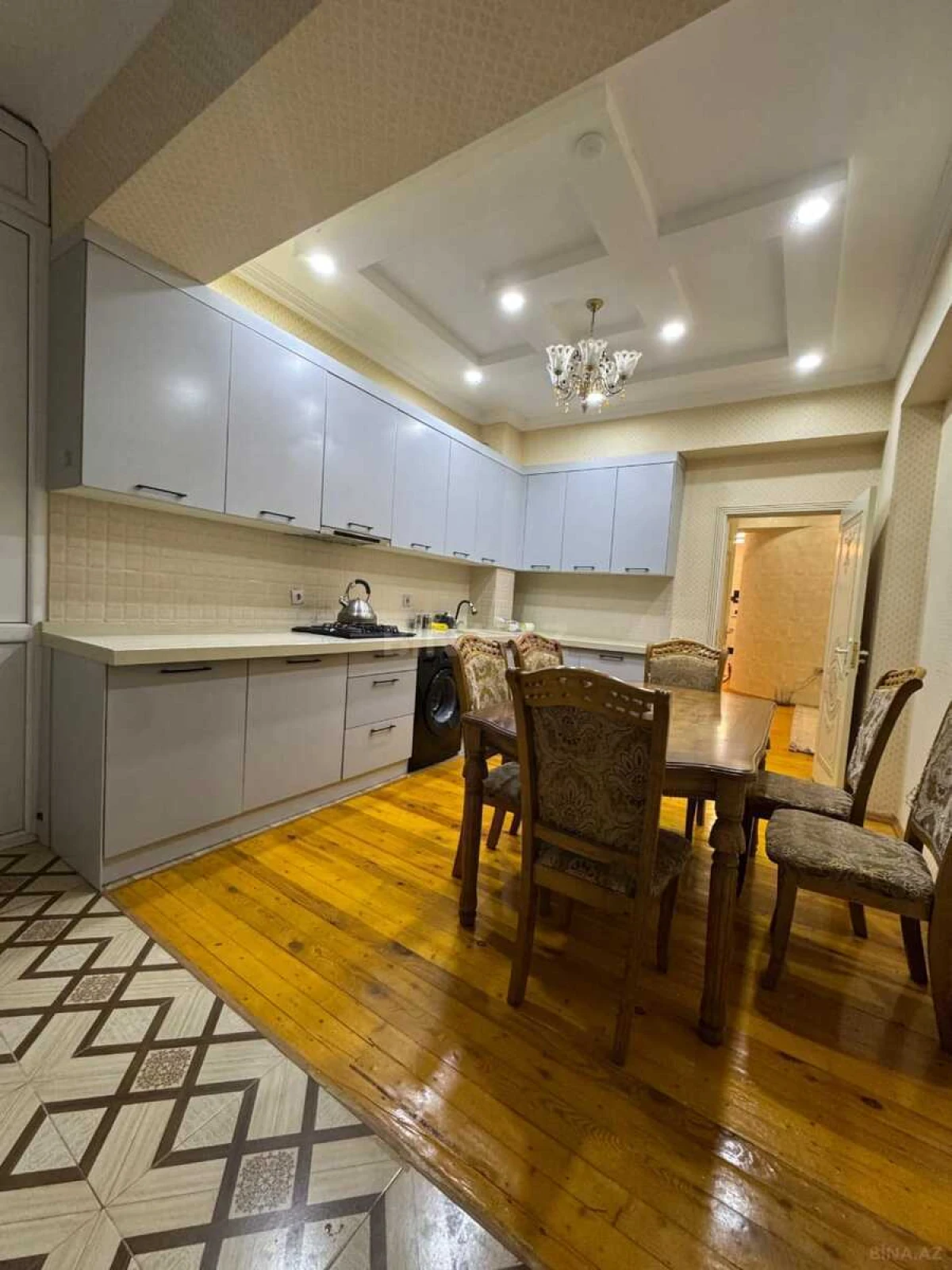 Kirayə verilir 3 otaqlı mənzil 130 m²