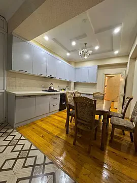 Kirayə verilir 3 otaqlı mənzil 130 m²
