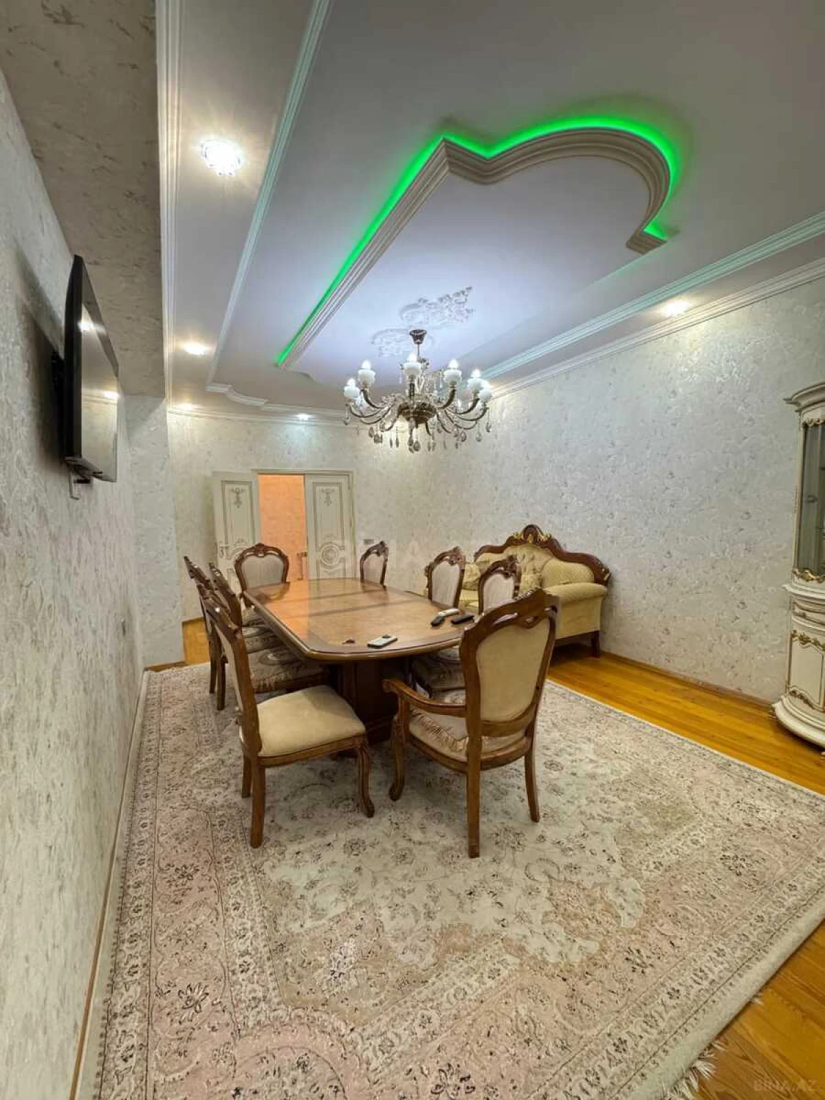 Kirayə verilir 3 otaqlı mənzil 130 m²