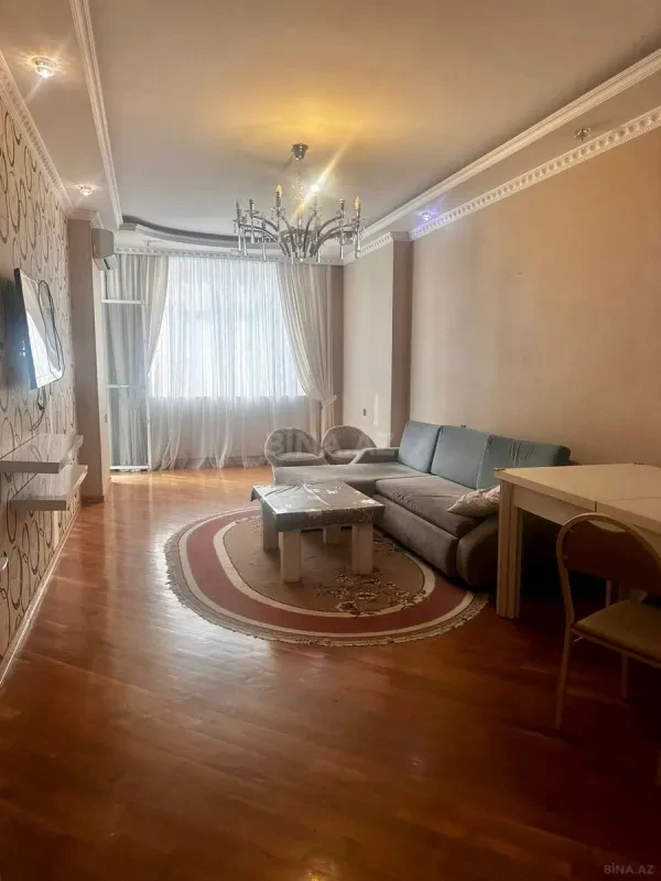 Kirayə verilir 3 otaqlı mənzil 122 m²