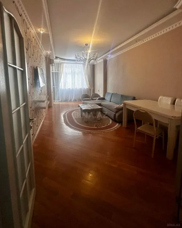 Kirayə verilir 3 otaqlı mənzil 122 m²