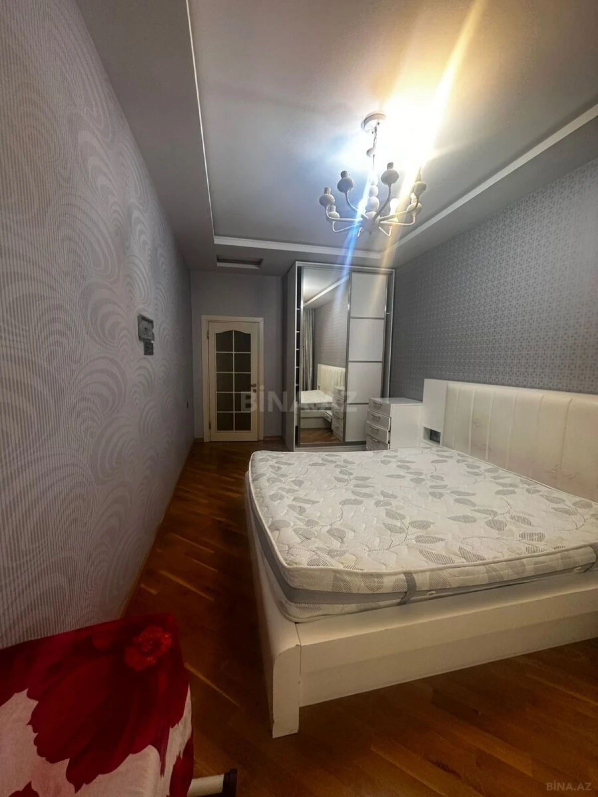 Kirayə verilir 3 otaqlı mənzil 122 m²