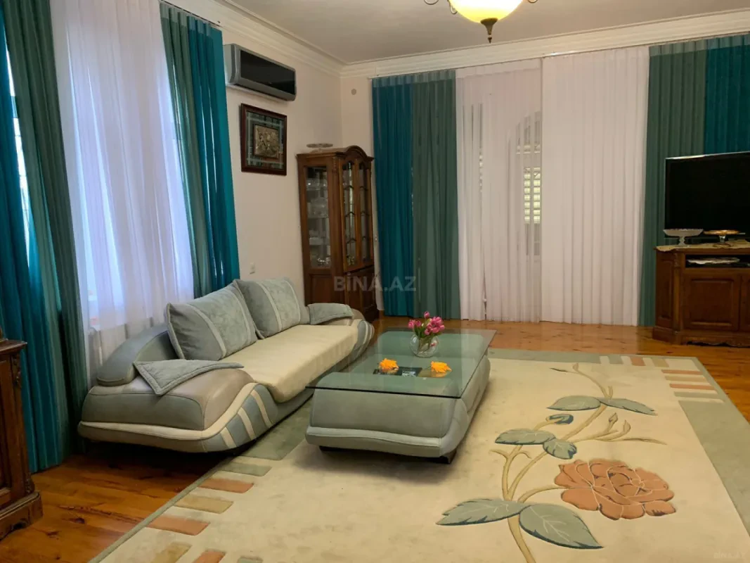 Kirayə verilir 9 otaqlı həyət evi 200 m²