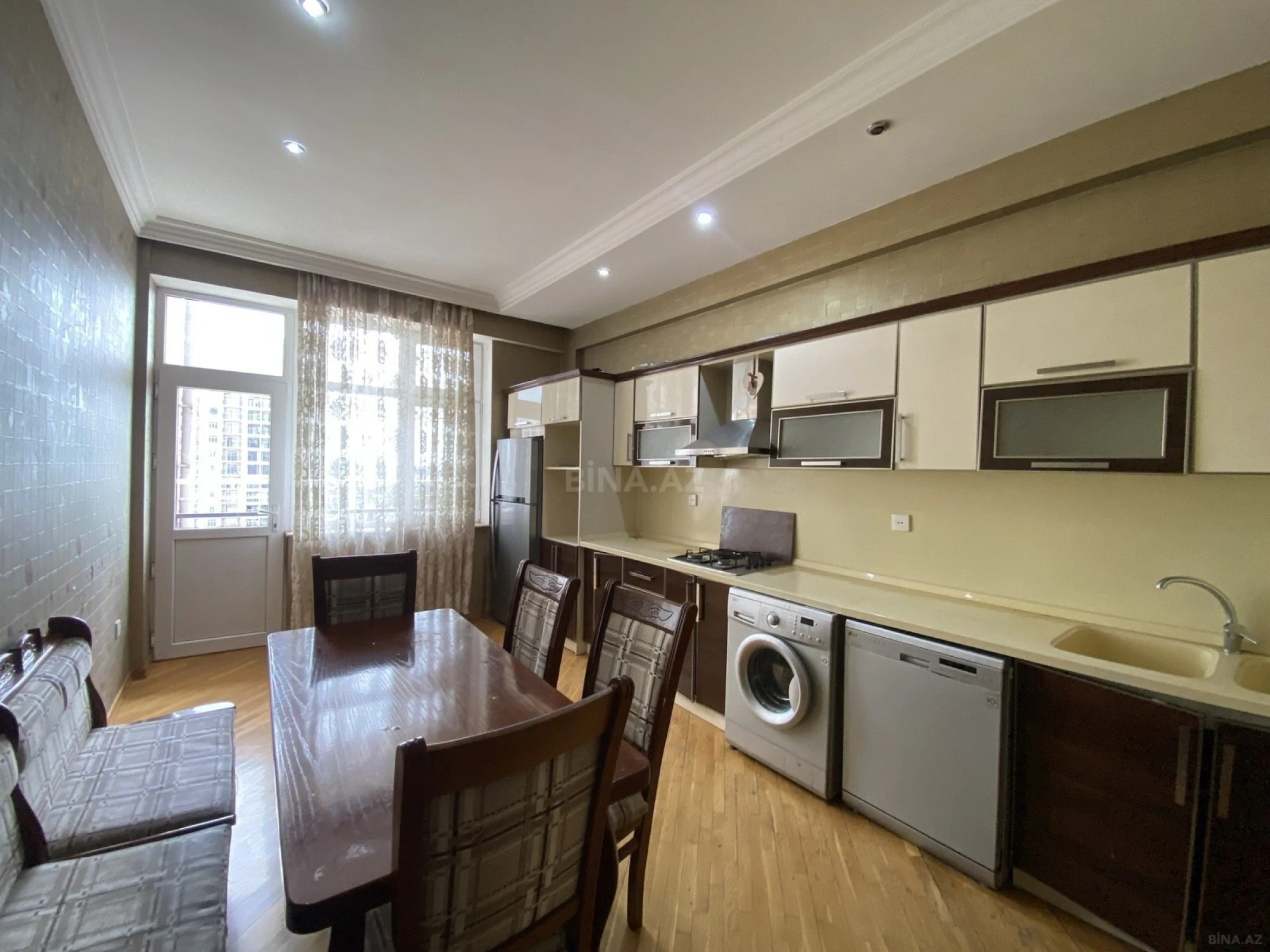 Kirayə verilir 3 otaqlı mənzil 120 m²