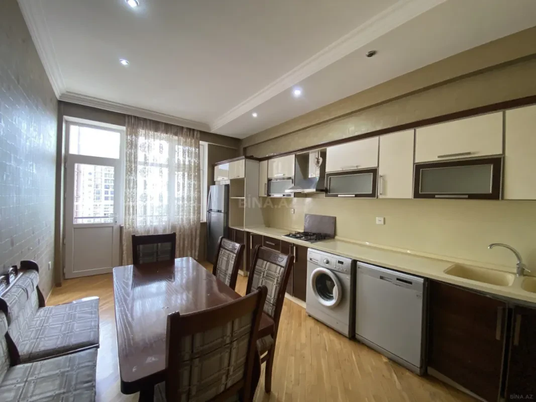 Kirayə verilir 3 otaqlı mənzil 120 m²