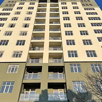 Satılır 2 otaqlı mənzil 81 m²