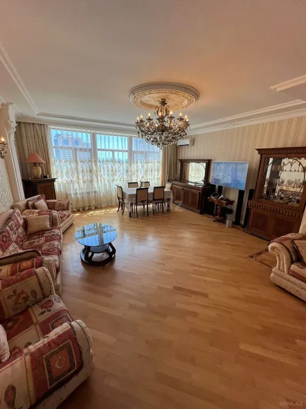 Satılır 3 otaqlı mənzil 137 m²