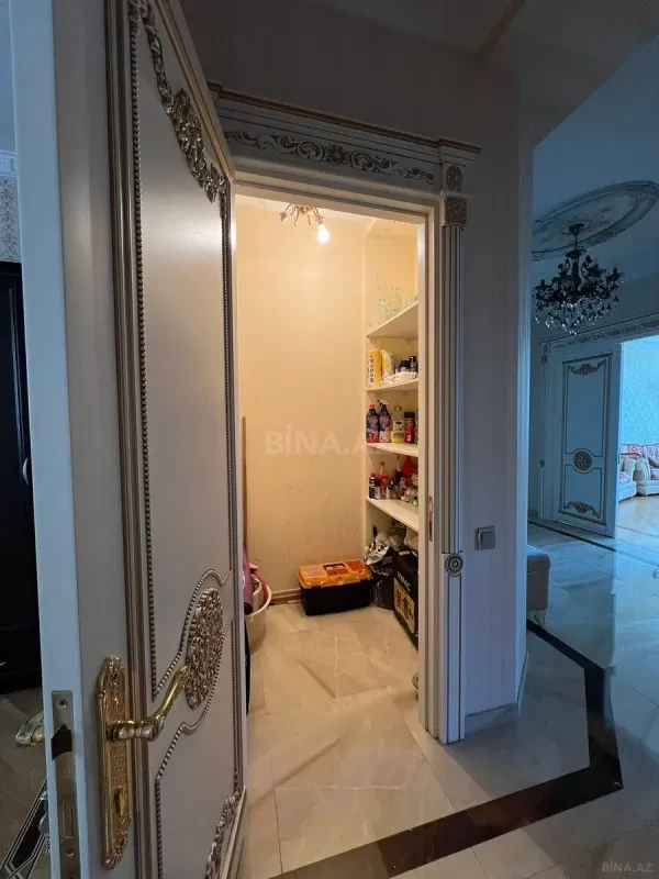 Satılır 3 otaqlı mənzil 137 m²