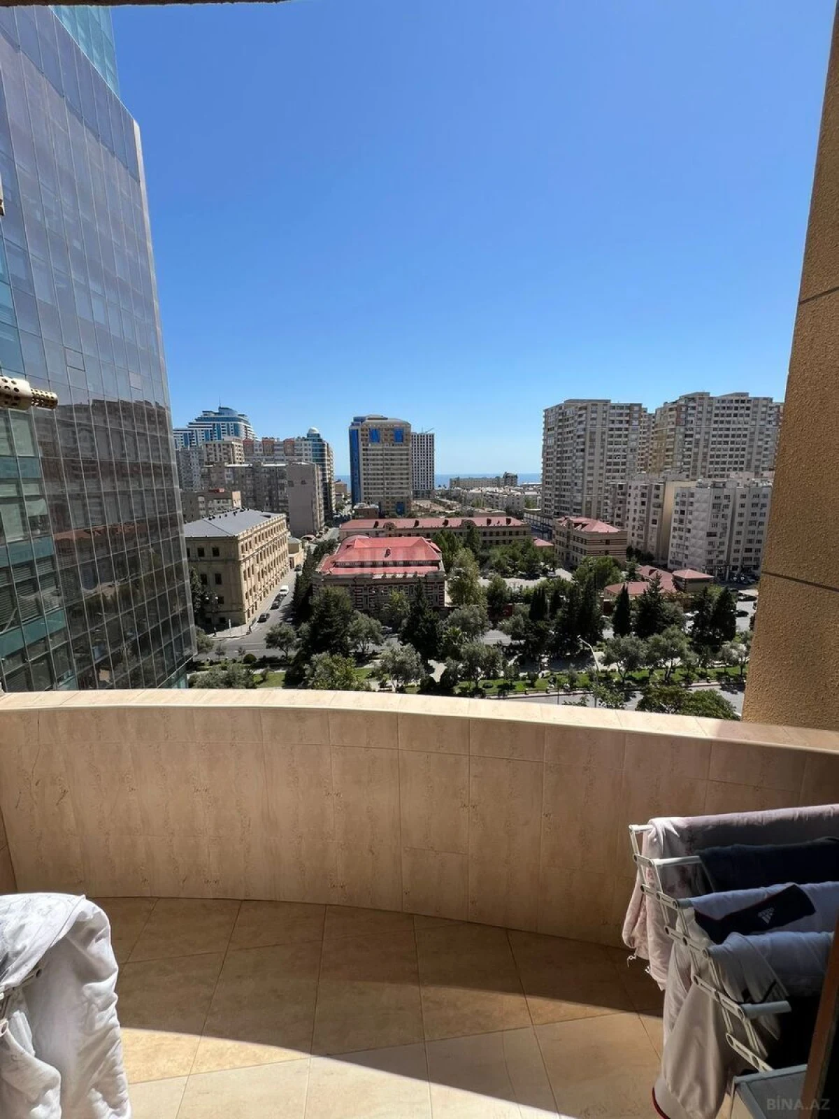 Satılır 3 otaqlı mənzil 137 m²