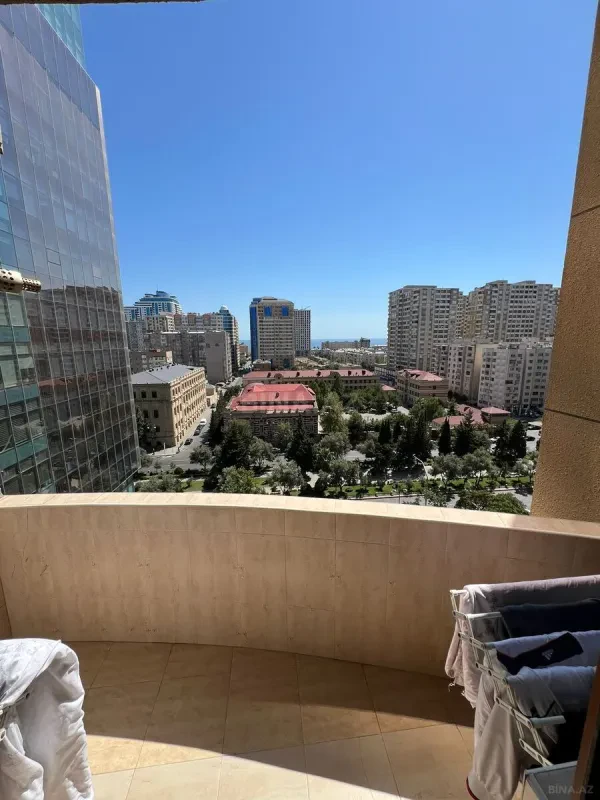 Satılır 3 otaqlı mənzil 137 m²