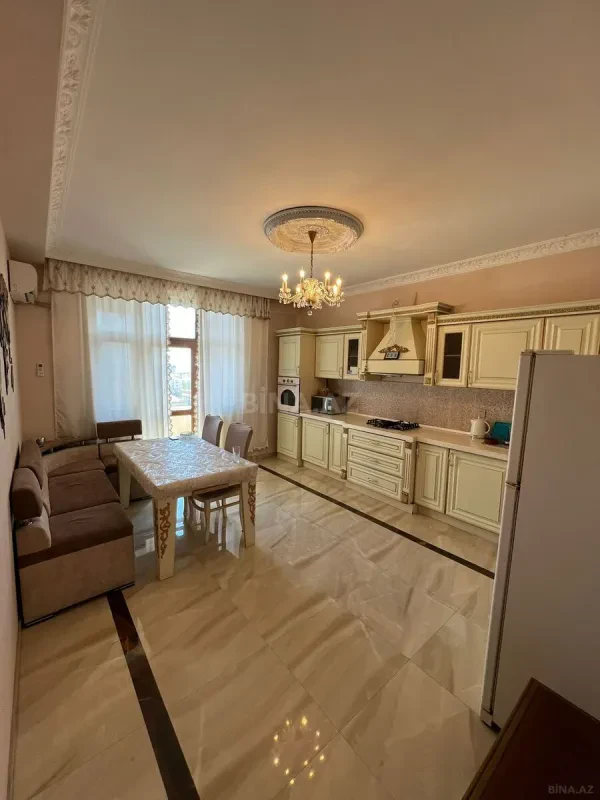 Satılır 3 otaqlı mənzil 137 m²