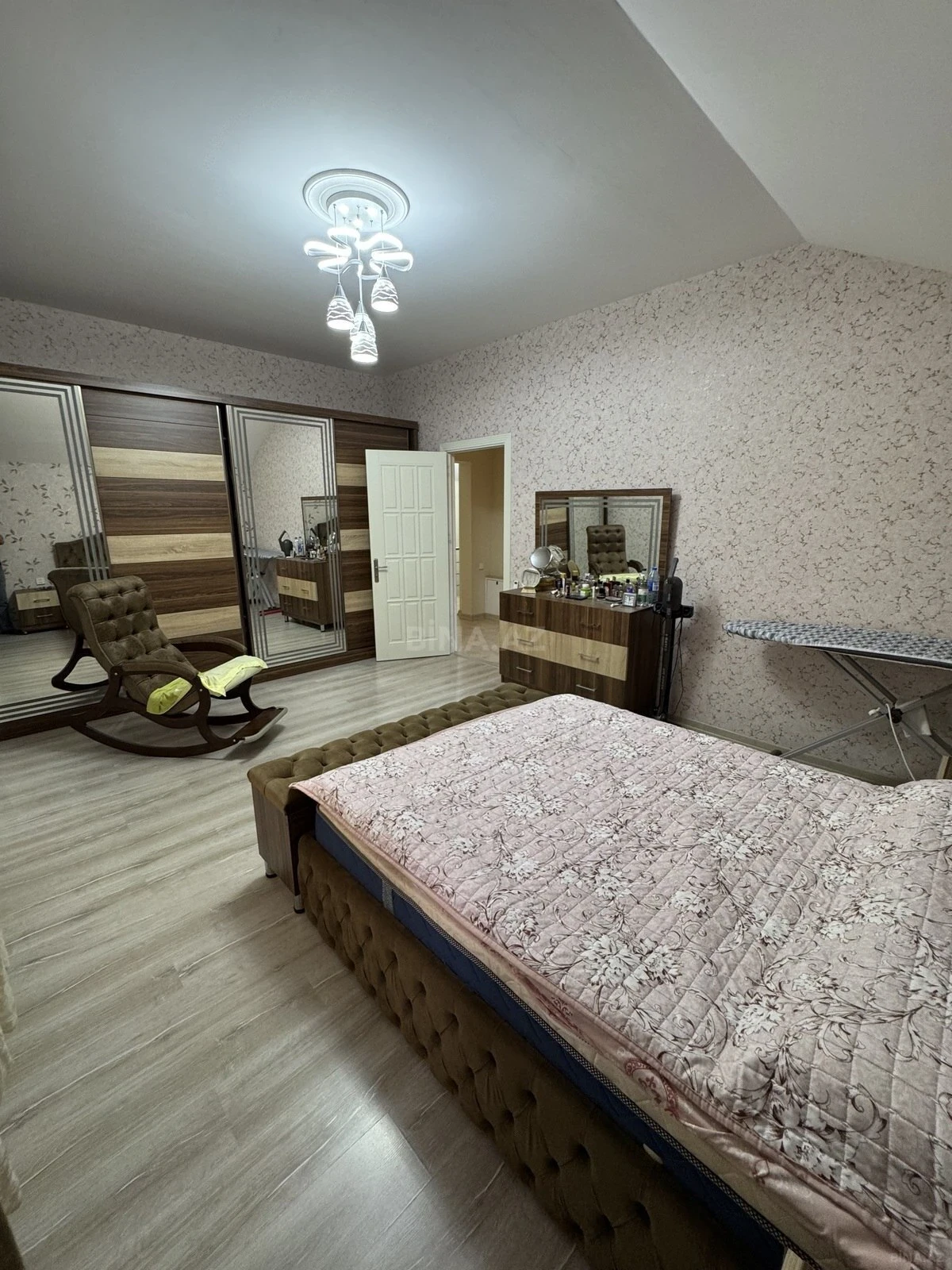 Satılır 7 otaqlı həyət evi 260 m²