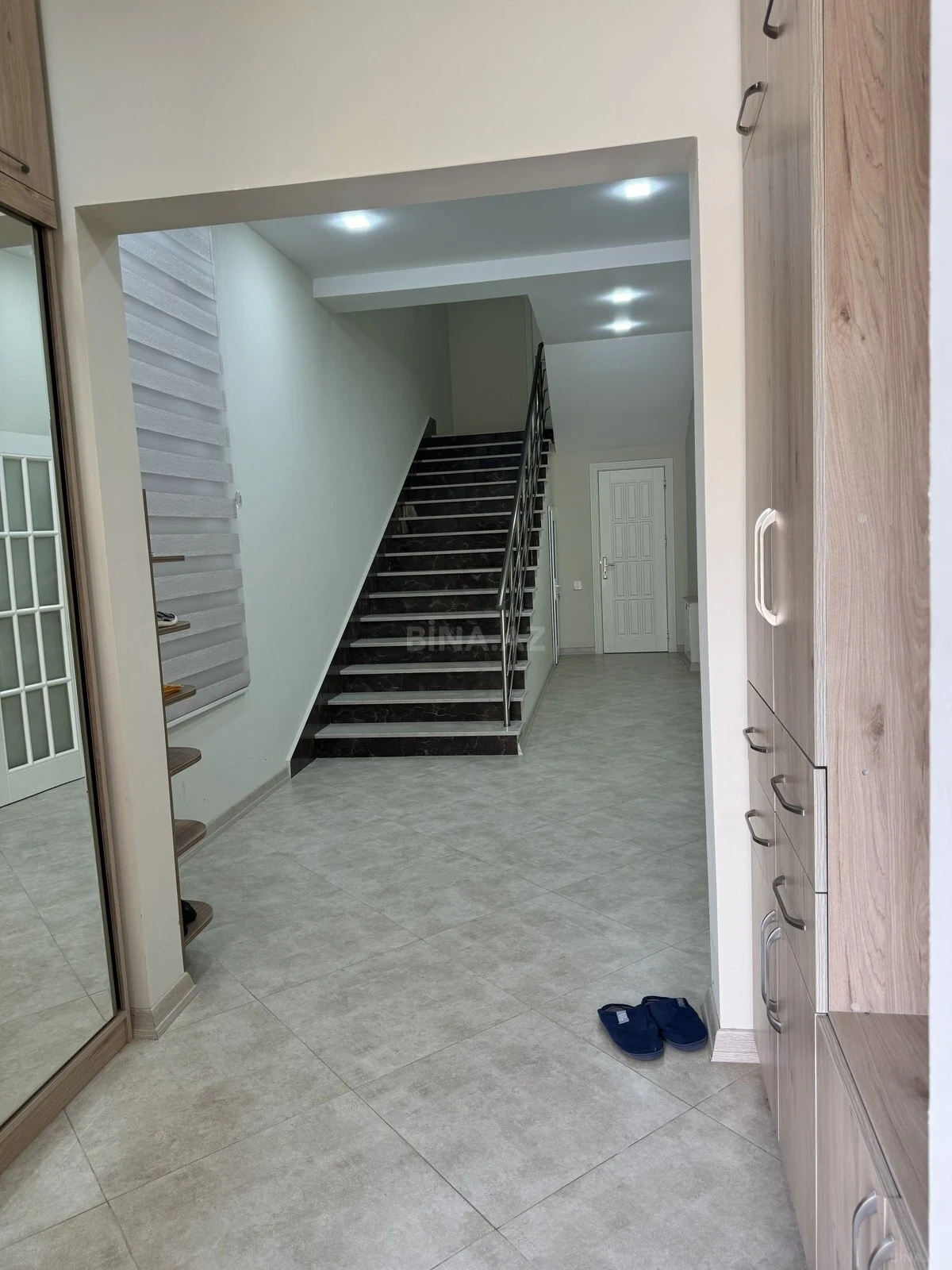 Satılır 7 otaqlı həyət evi 260 m²