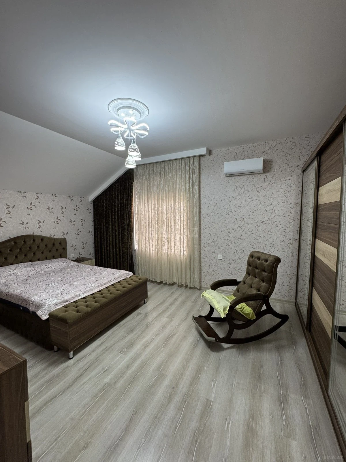 Satılır 7 otaqlı həyət evi 260 m²