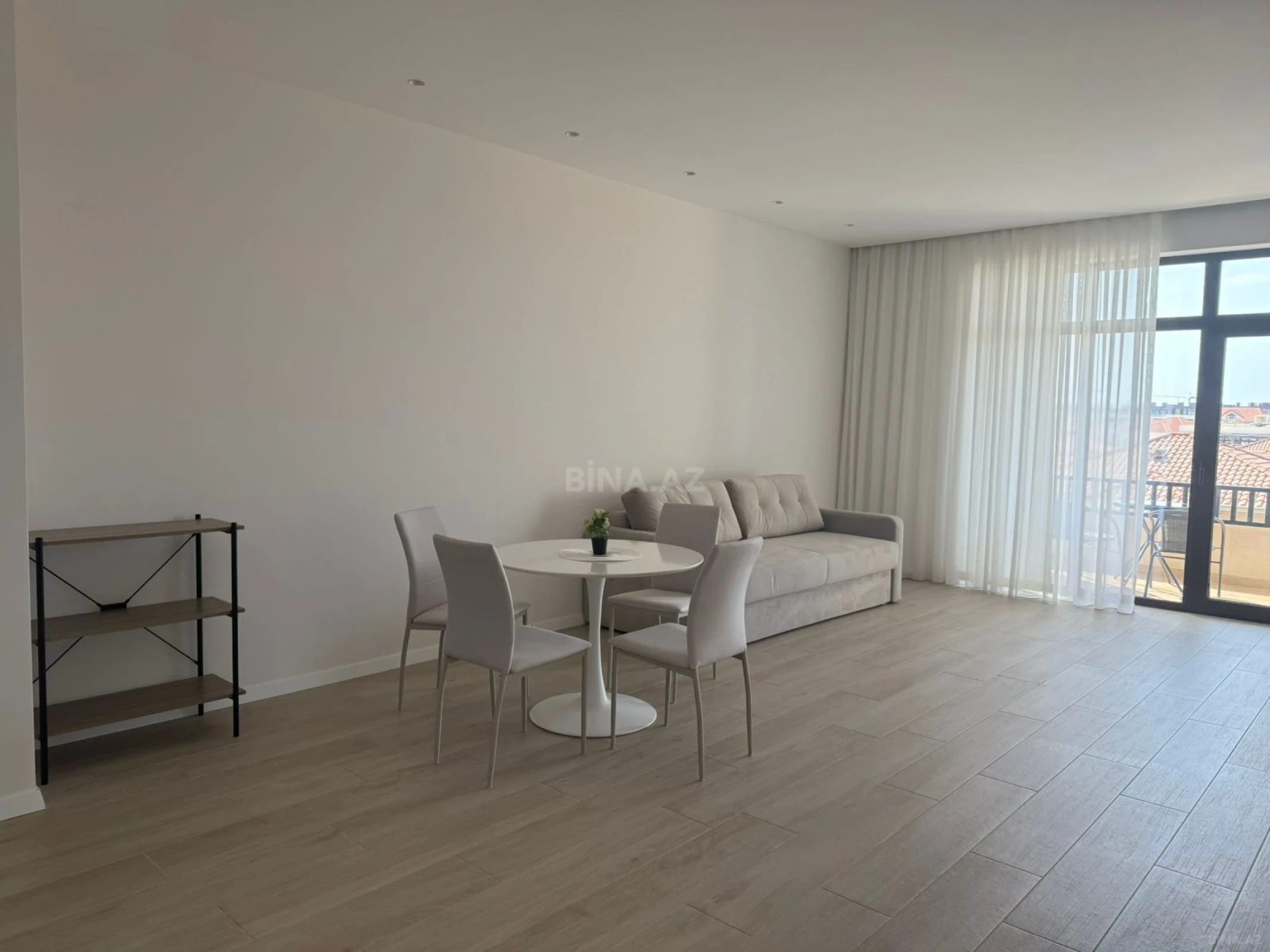 Kirayə verilir 2 otaqlı mənzil 105 m²