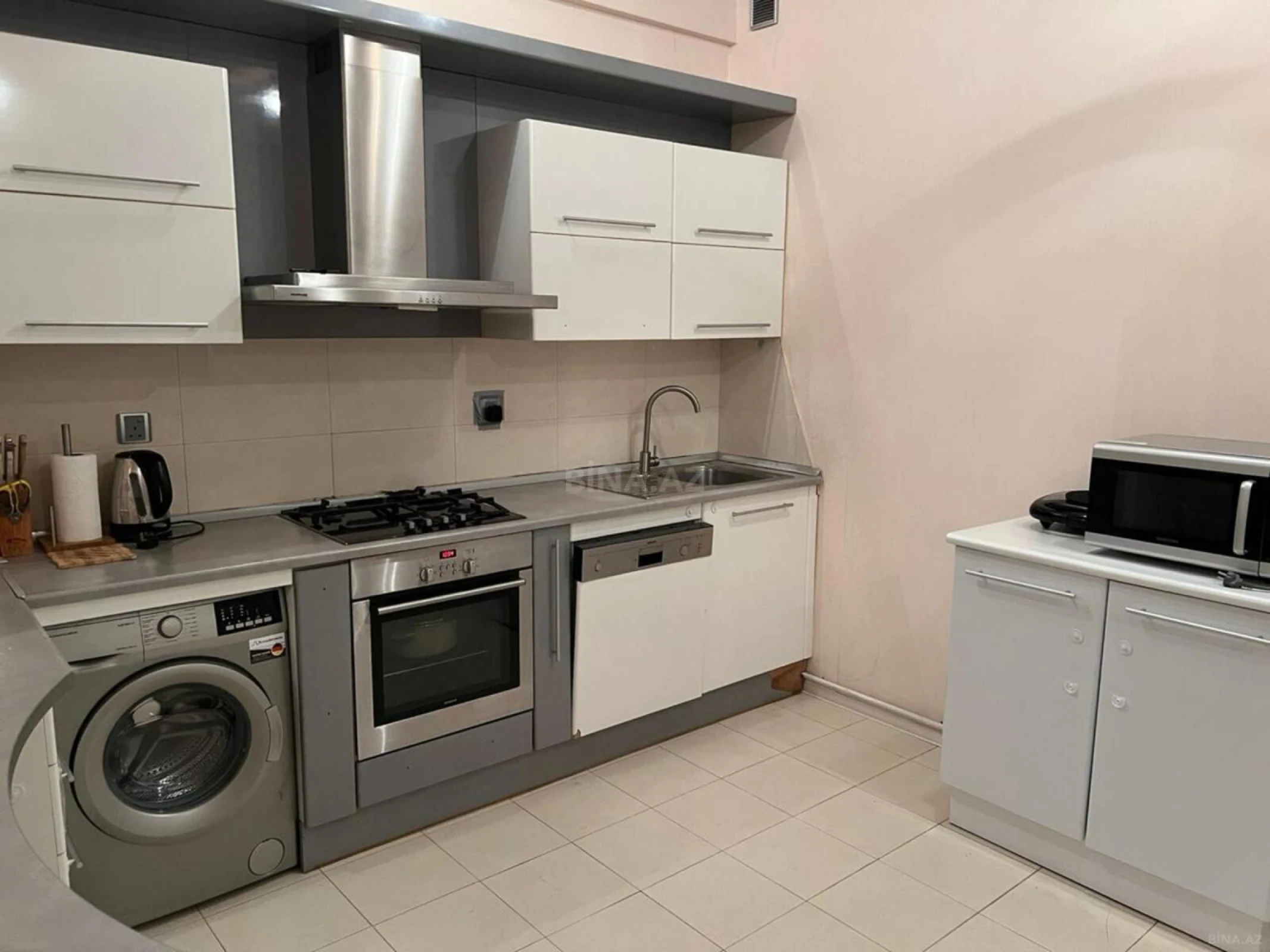Satılır 3 otaqlı mənzil 130 m²