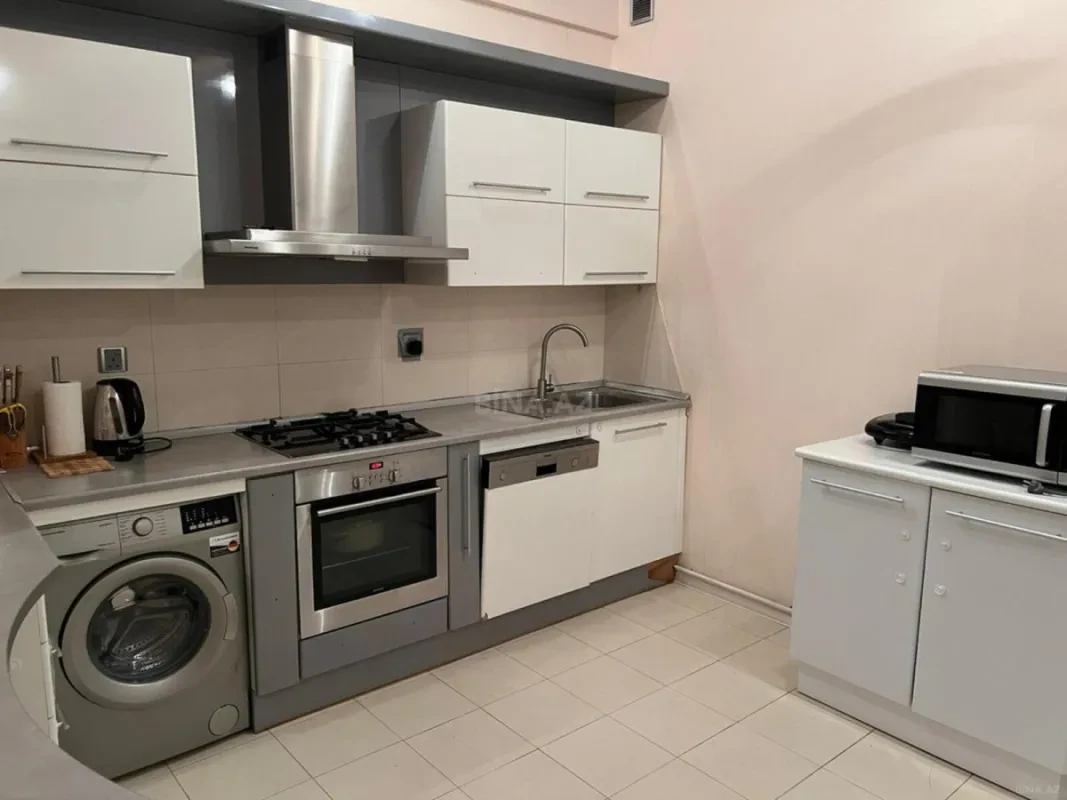 Satılır 3 otaqlı mənzil 130 m²