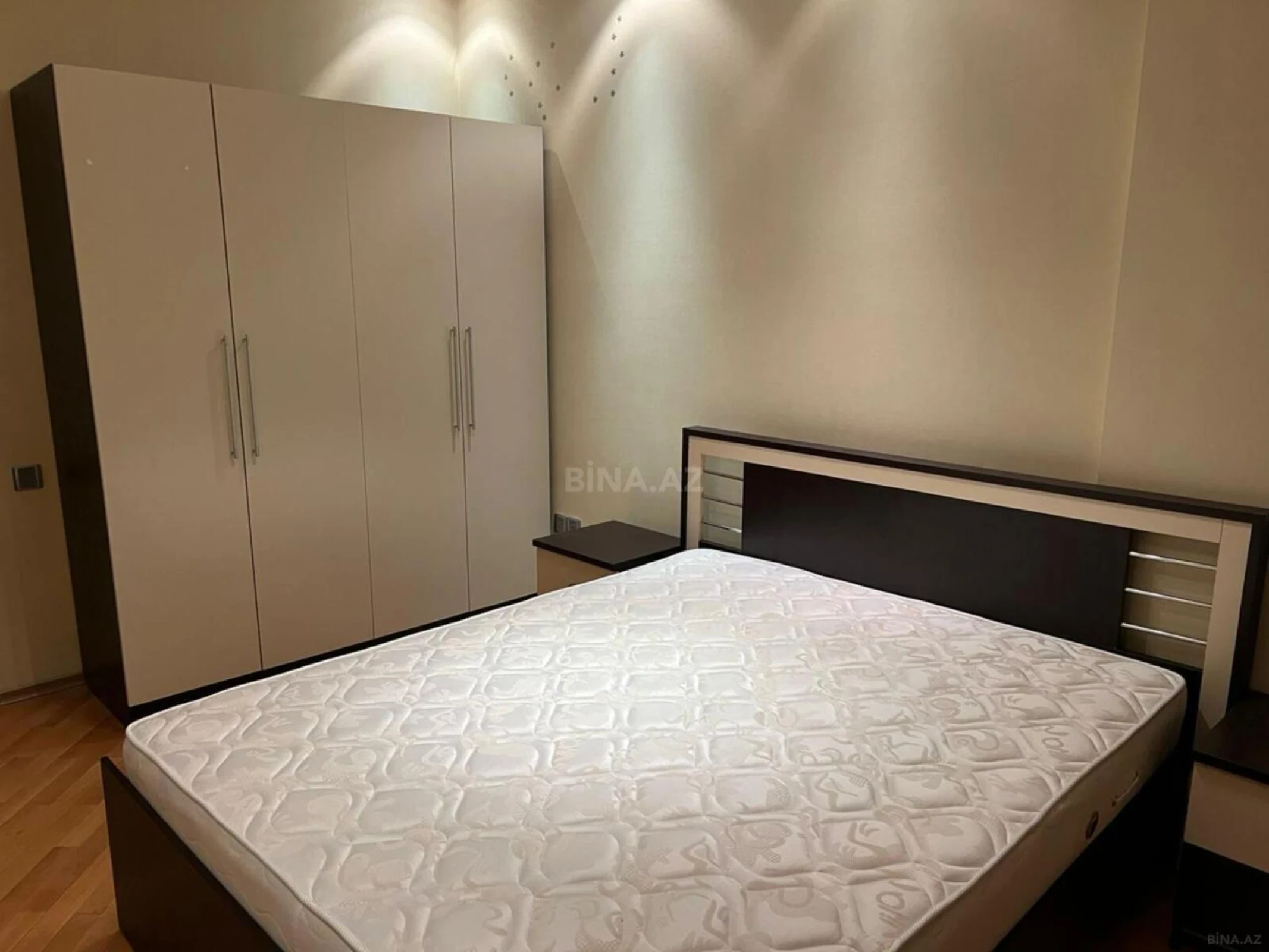 Satılır 3 otaqlı mənzil 130 m²