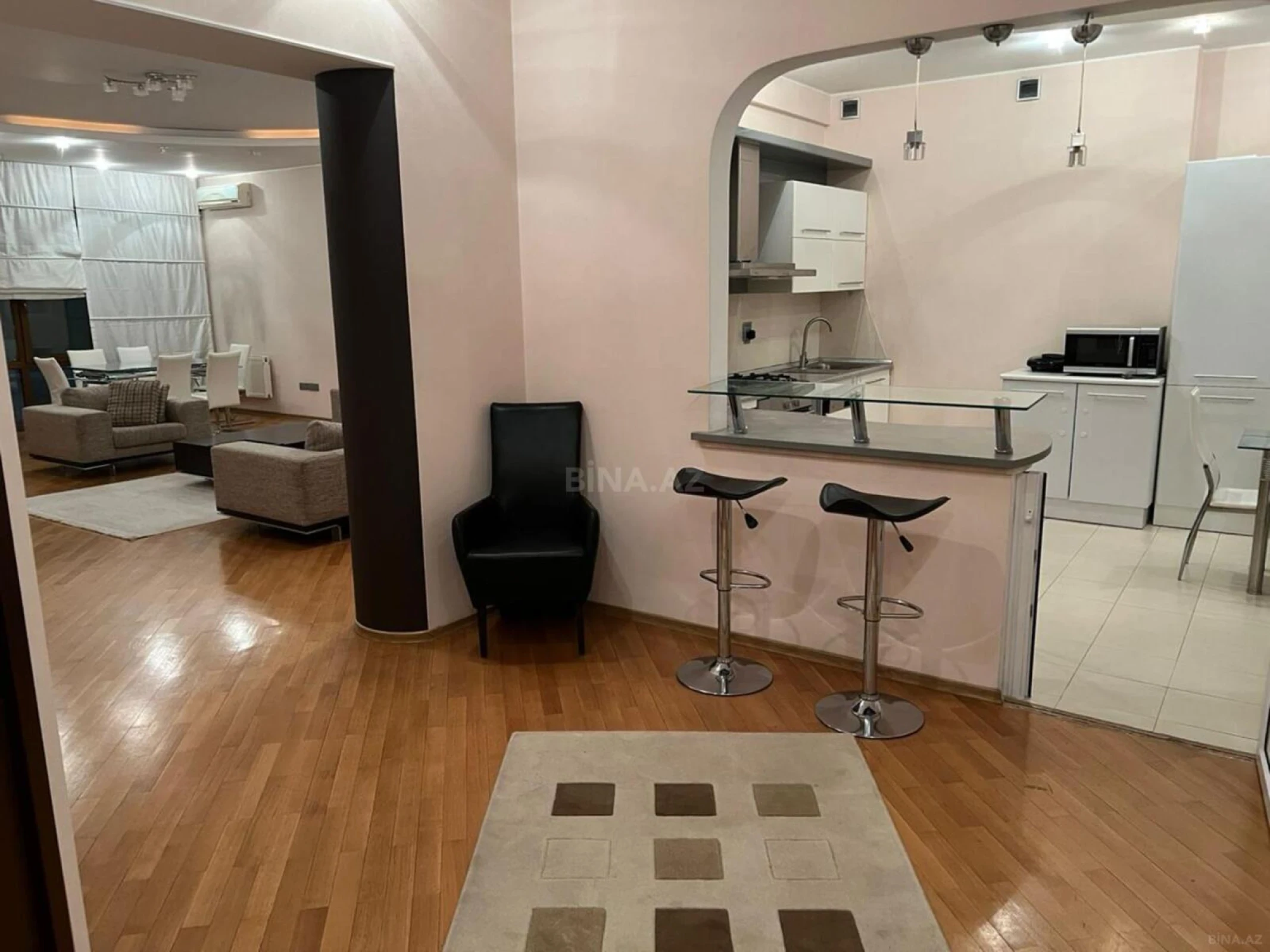 Satılır 3 otaqlı mənzil 130 m²