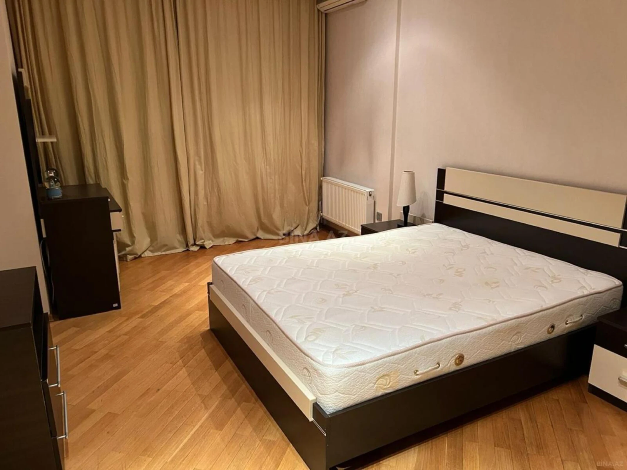 Satılır 3 otaqlı mənzil 130 m²
