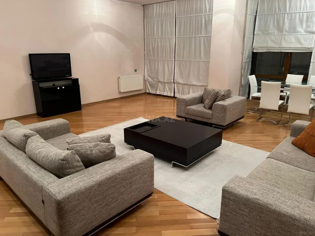 Satılır 3 otaqlı mənzil 130 m²