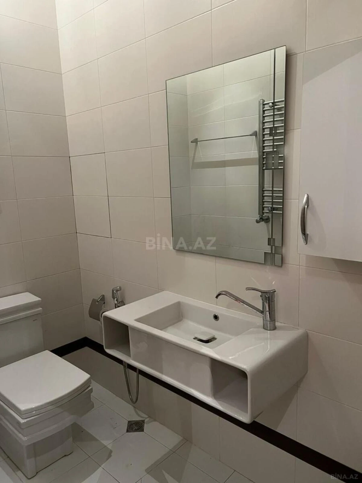 Satılır 3 otaqlı mənzil 130 m²