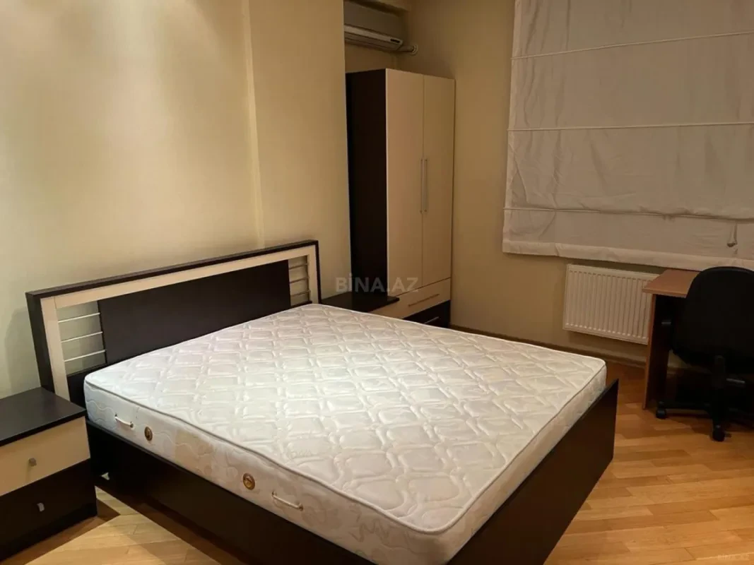 Satılır 3 otaqlı mənzil 130 m²