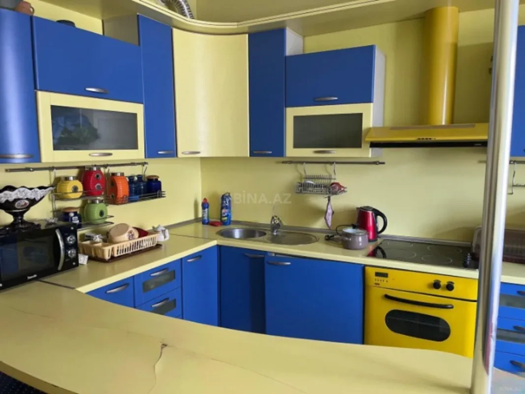 Satılır 4 otaqlı mənzil 145 m²