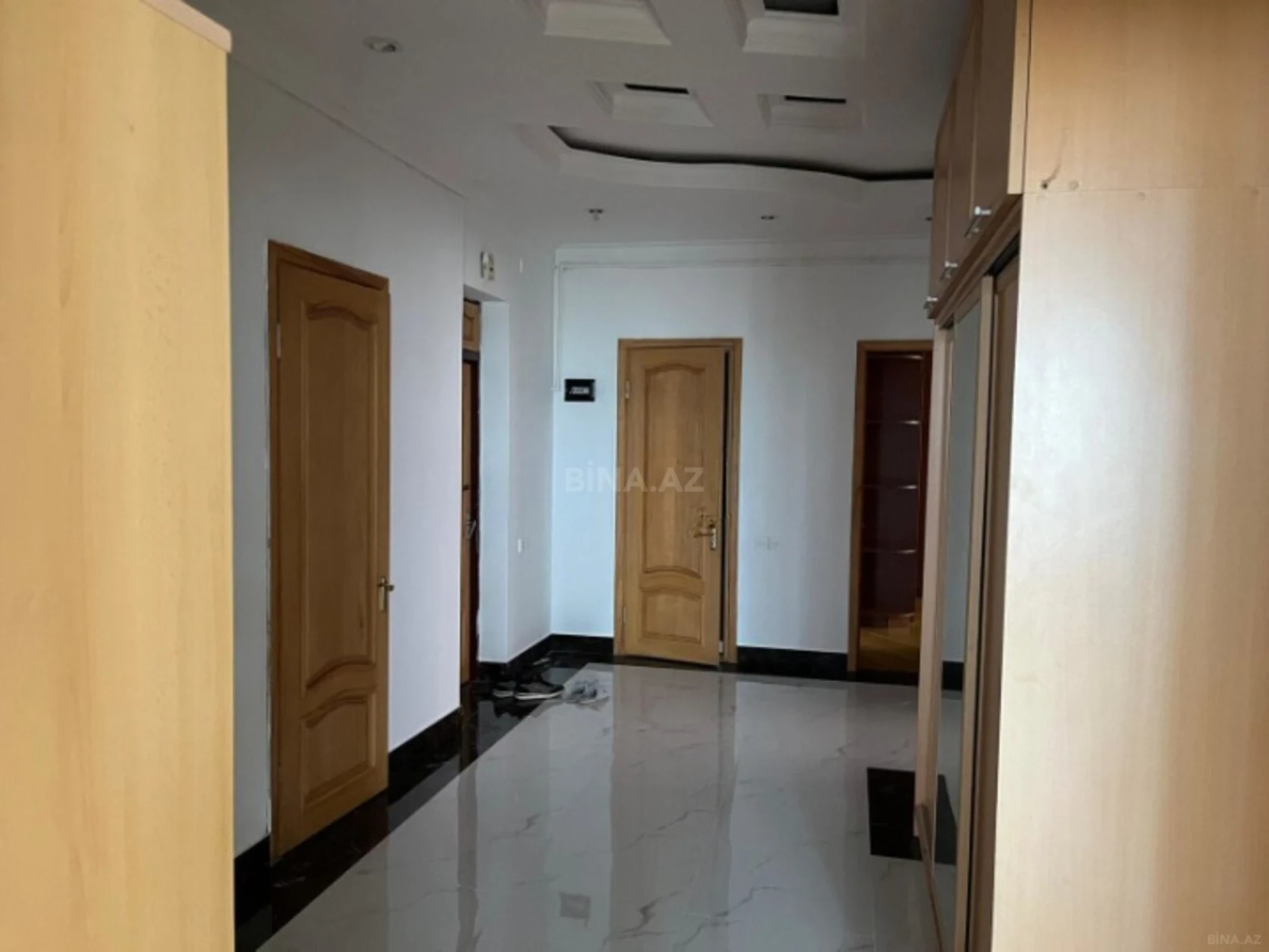 Satılır 4 otaqlı mənzil 145 m²