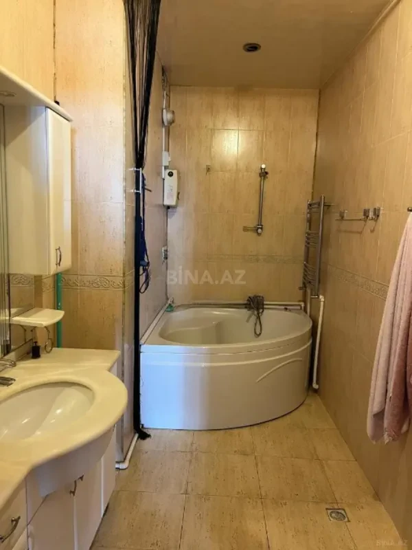 Satılır 4 otaqlı mənzil 145 m²