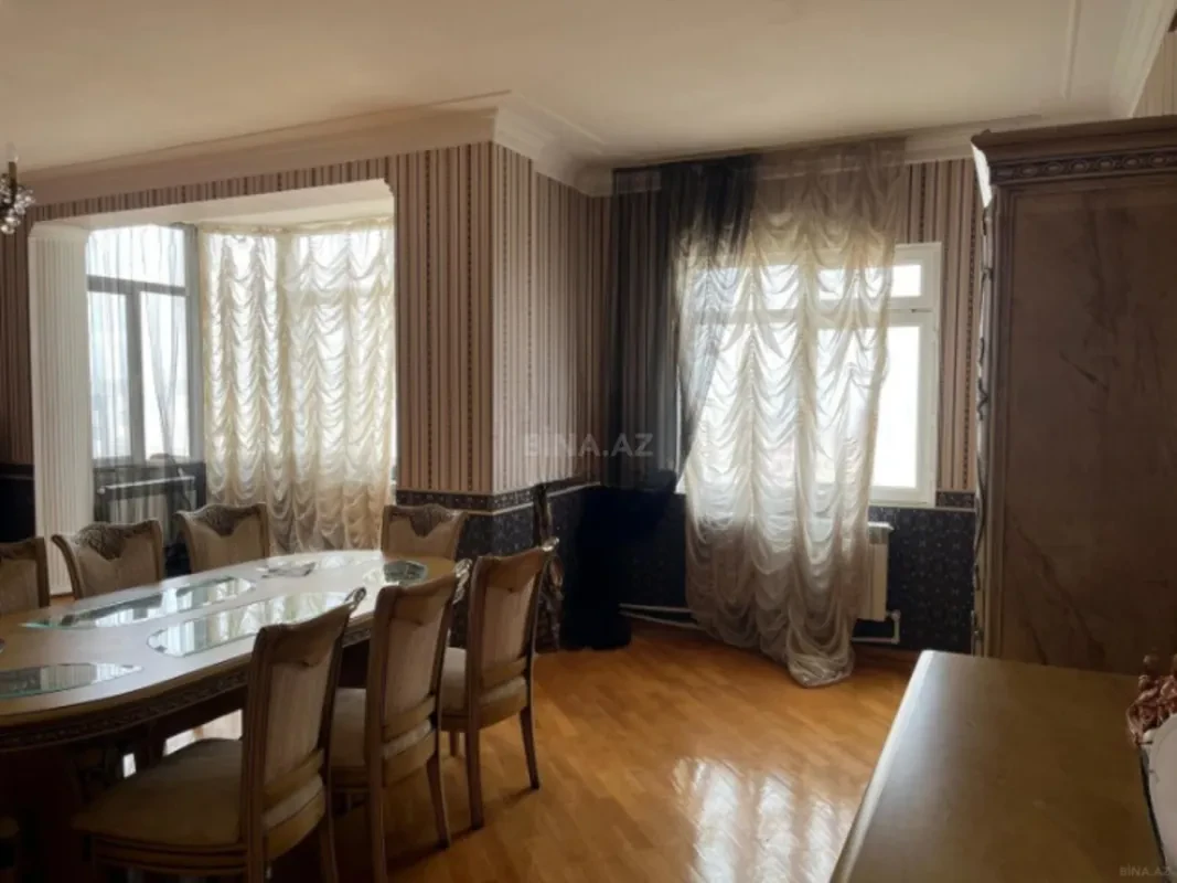 Satılır 4 otaqlı mənzil 145 m²