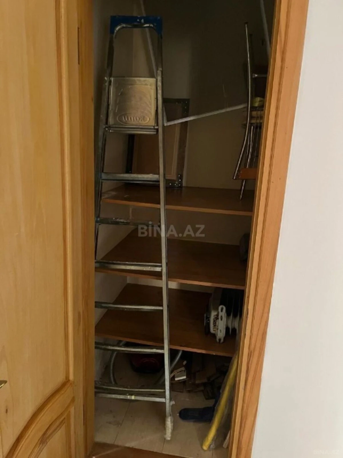Satılır 4 otaqlı mənzil 145 m²