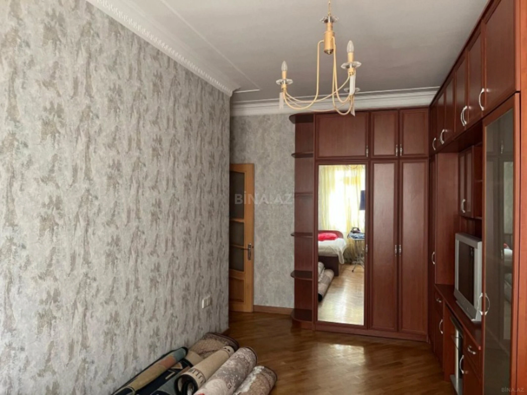 Satılır 4 otaqlı mənzil 145 m²