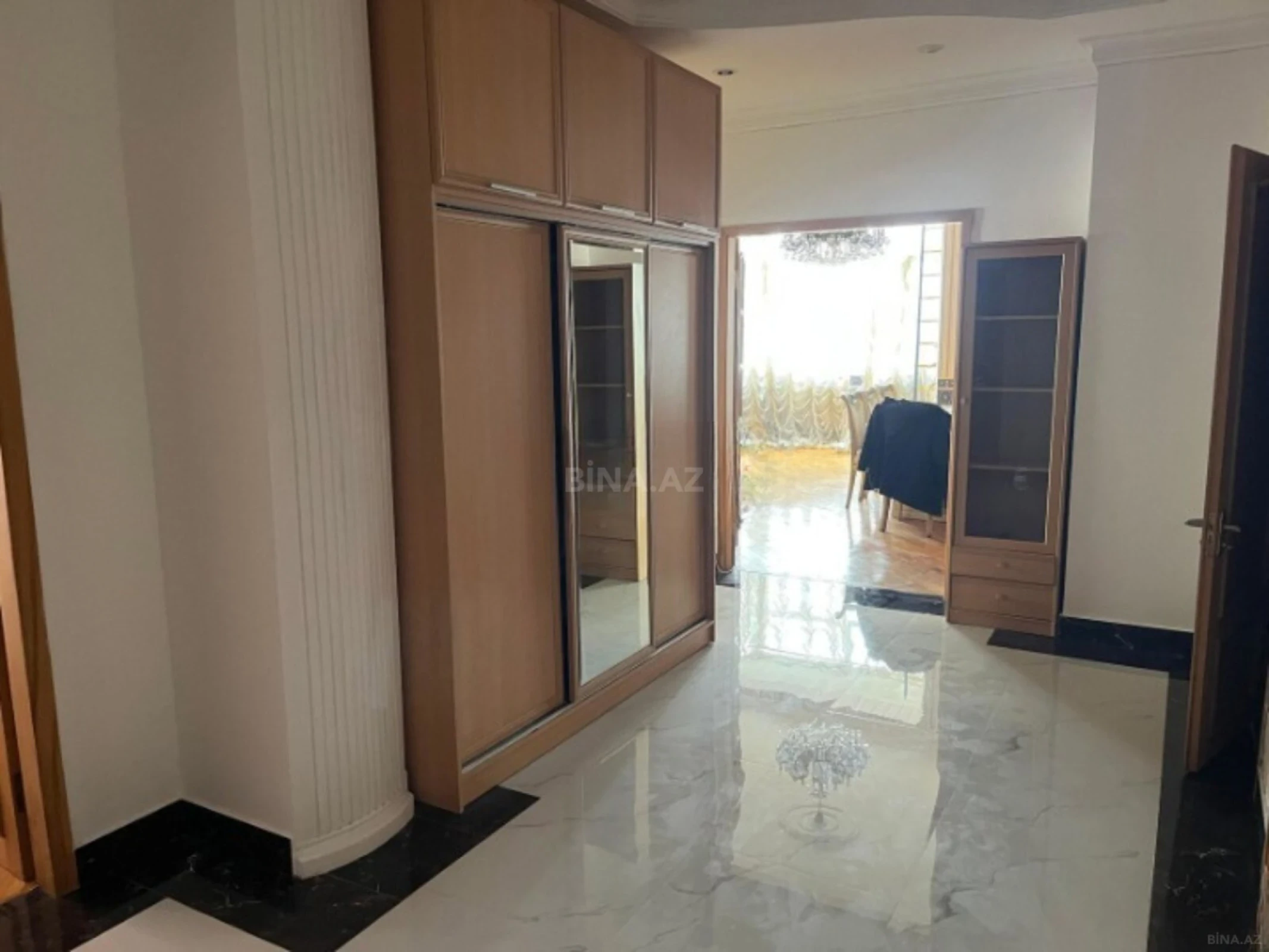 Satılır 4 otaqlı mənzil 145 m²
