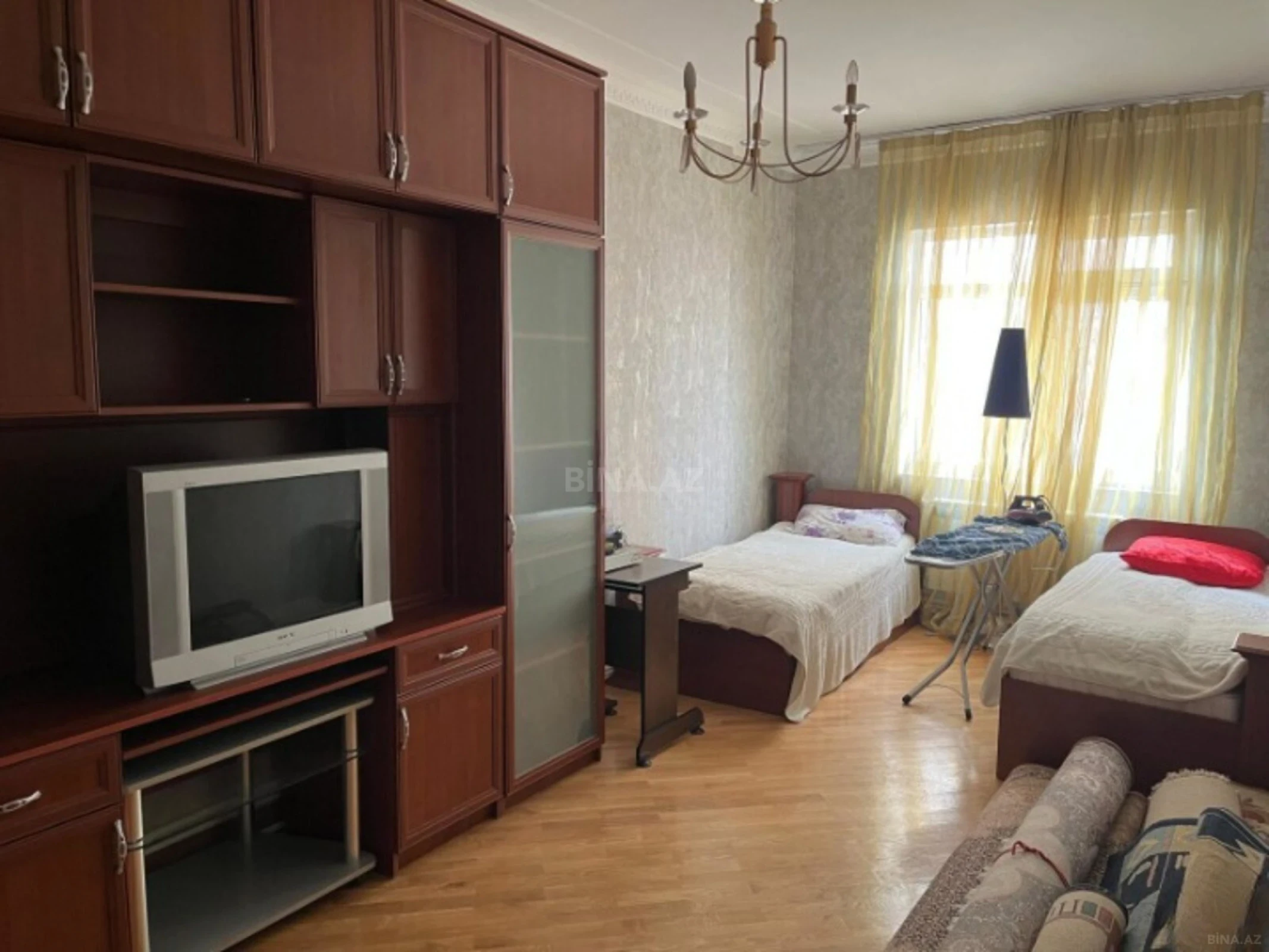 Satılır 4 otaqlı mənzil 145 m²