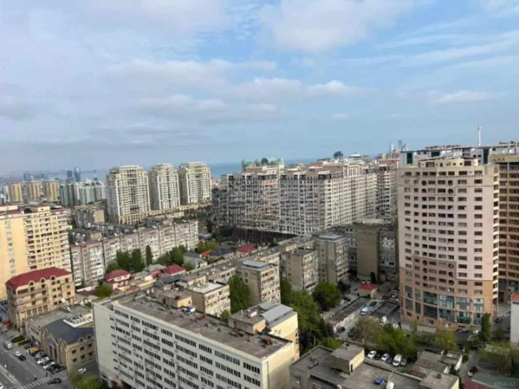 Satılır 4 otaqlı mənzil 145 m²
