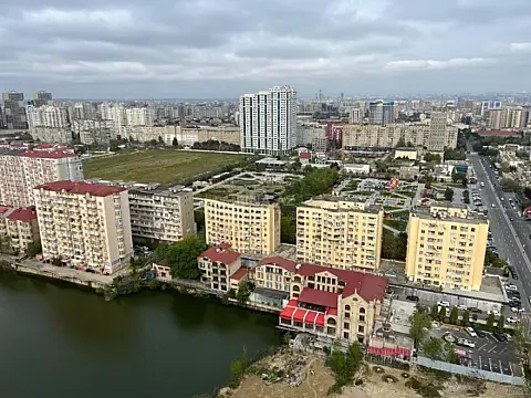 Satılır 4 otaqlı mənzil 145 m²