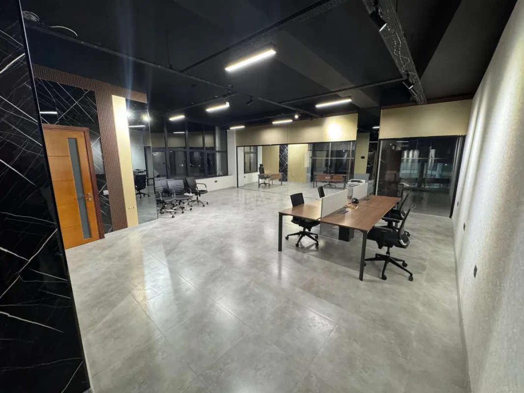 Kirayə verilir 5 otaqlı ofis 110 m²