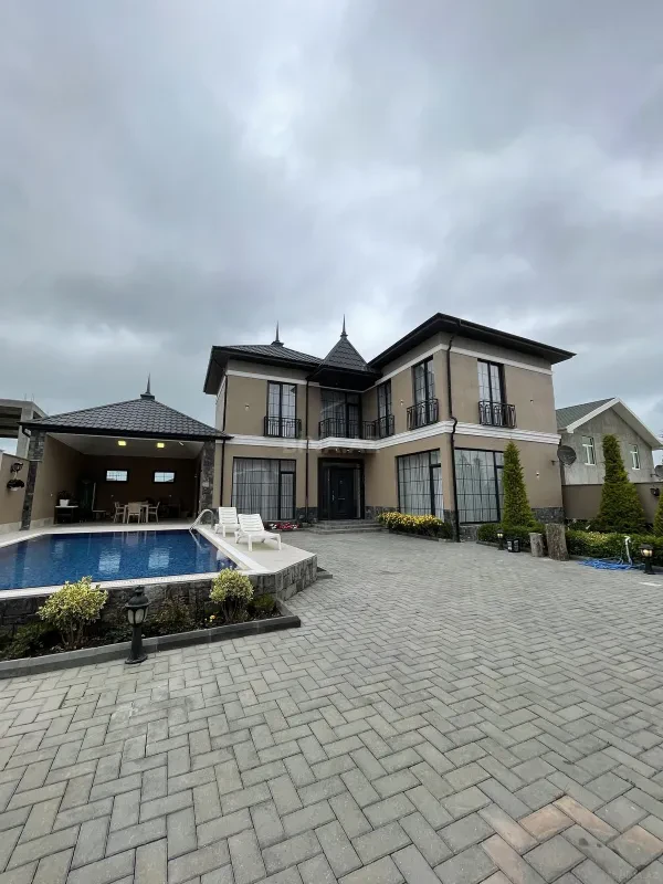 Satılır 4 otaqlı həyət evi 180 m²