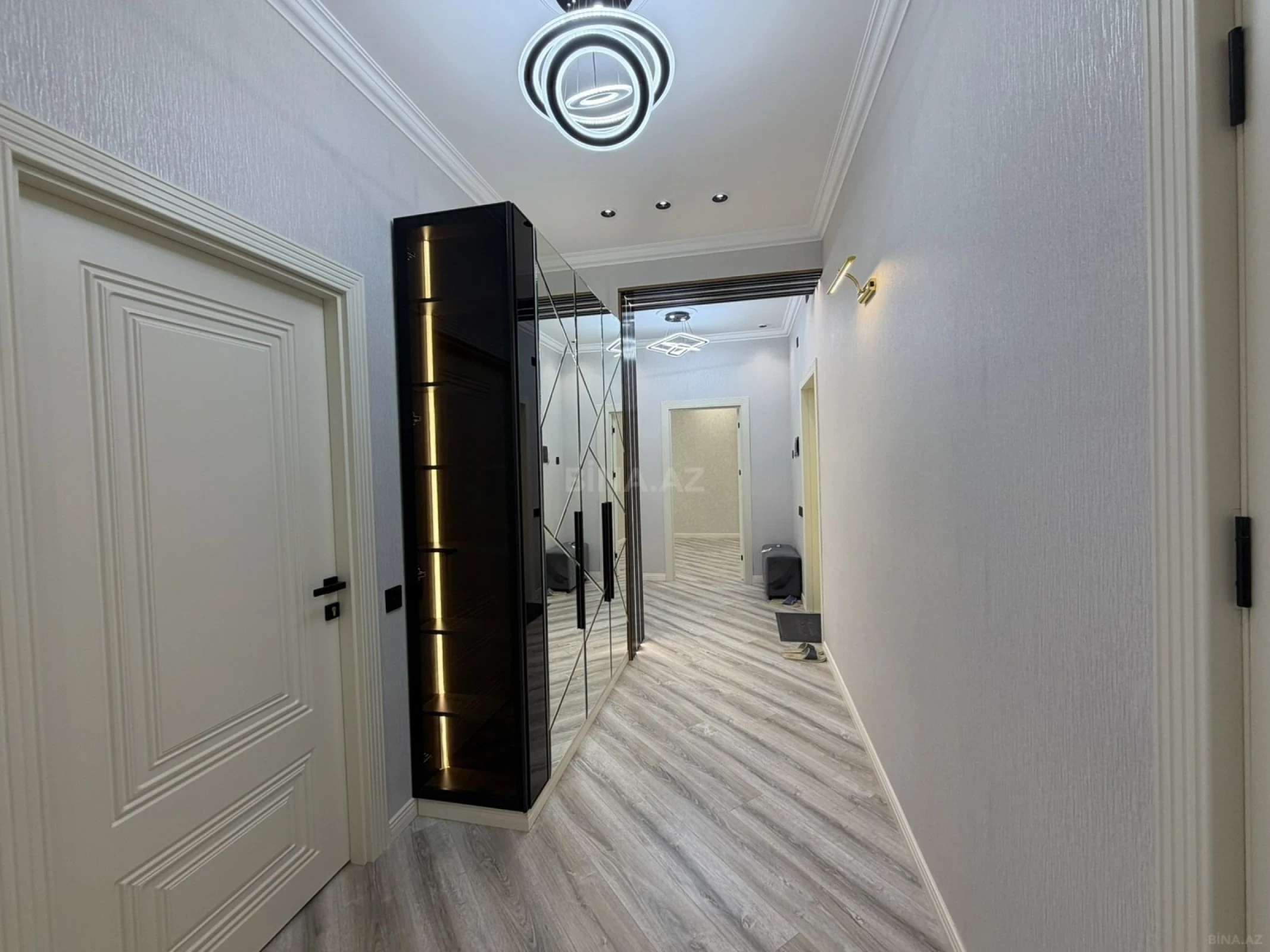Satılır 3 otaqlı mənzil 105 m²