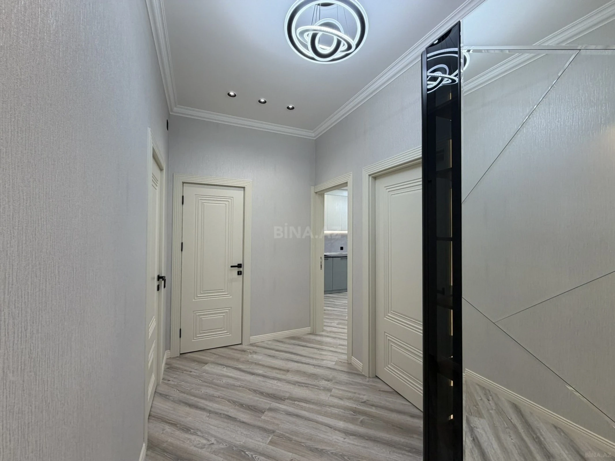 Satılır 3 otaqlı mənzil 105 m²