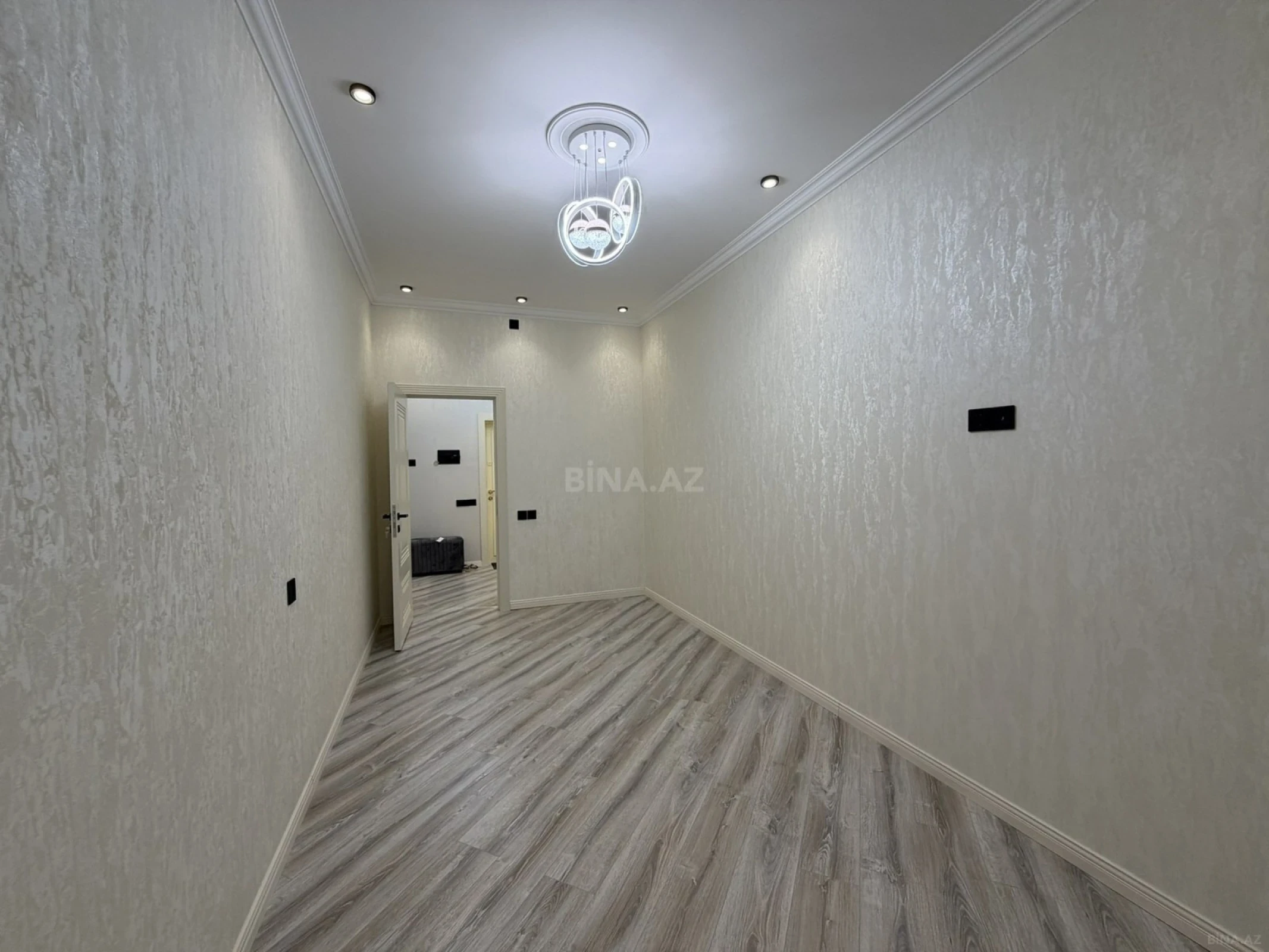 Satılır 3 otaqlı mənzil 105 m²