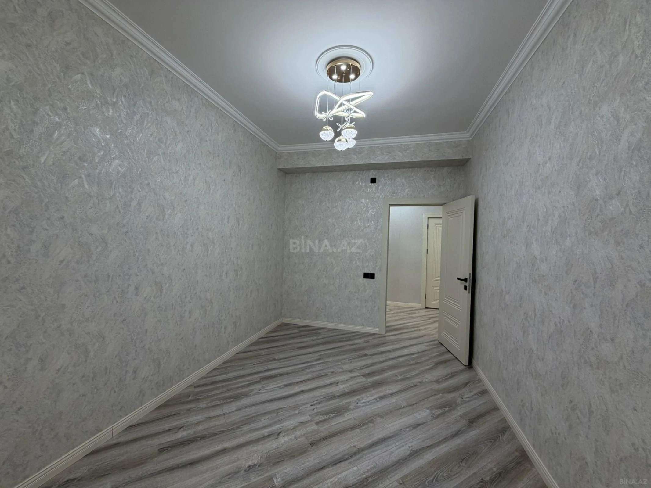 Satılır 3 otaqlı mənzil 105 m²