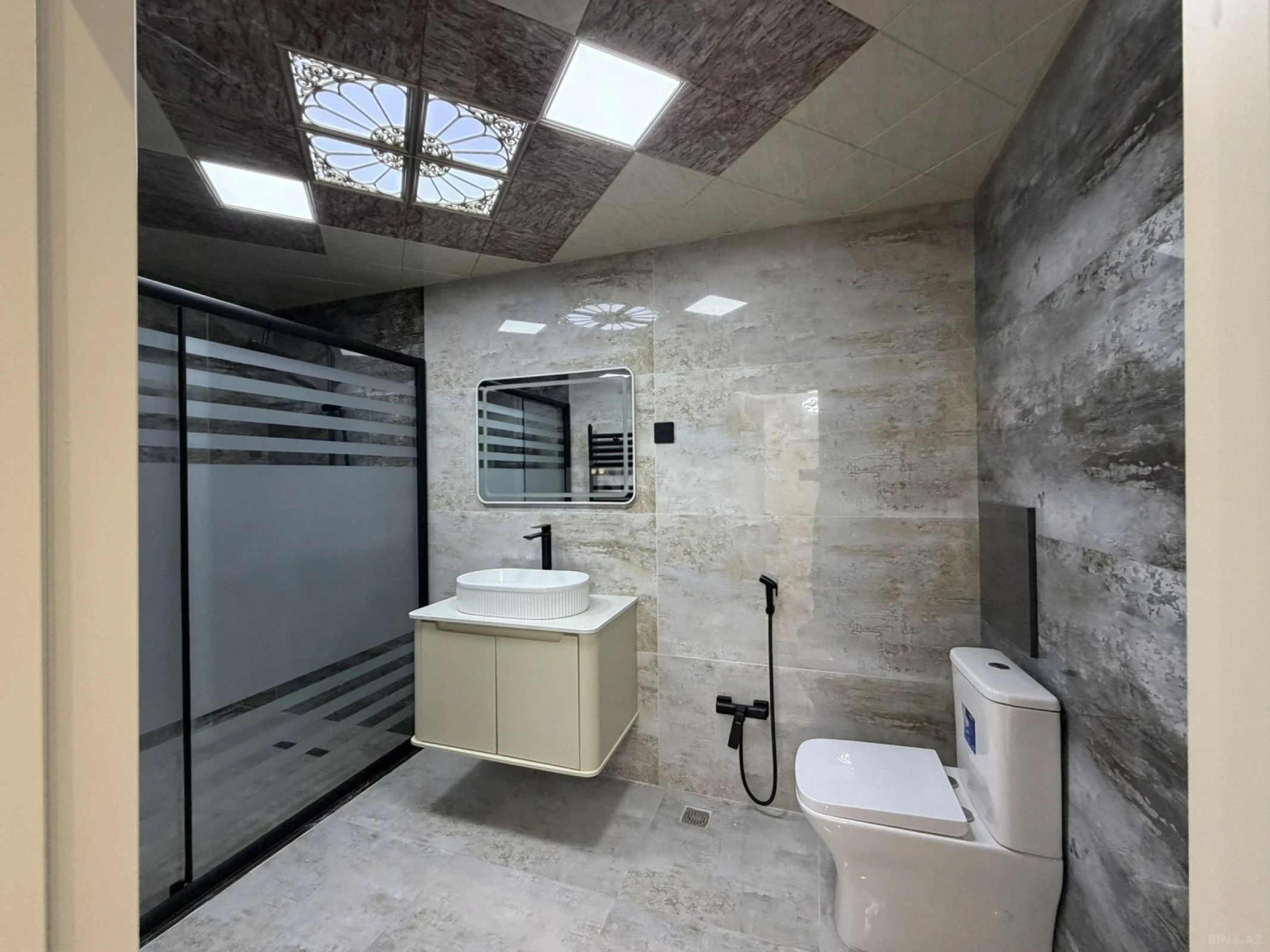 Satılır 3 otaqlı mənzil 105 m²