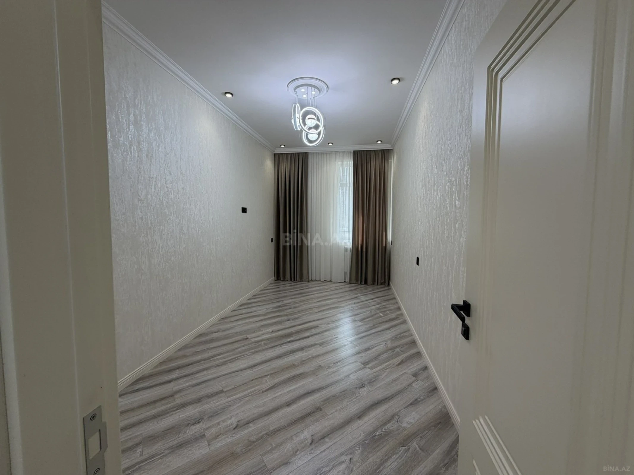 Satılır 3 otaqlı mənzil 105 m²