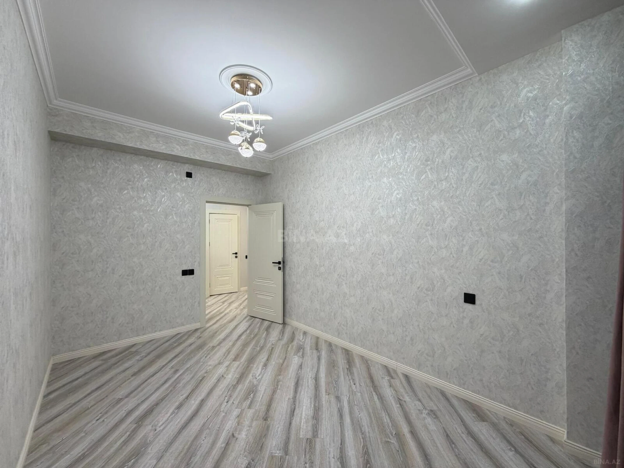 Satılır 3 otaqlı mənzil 105 m²