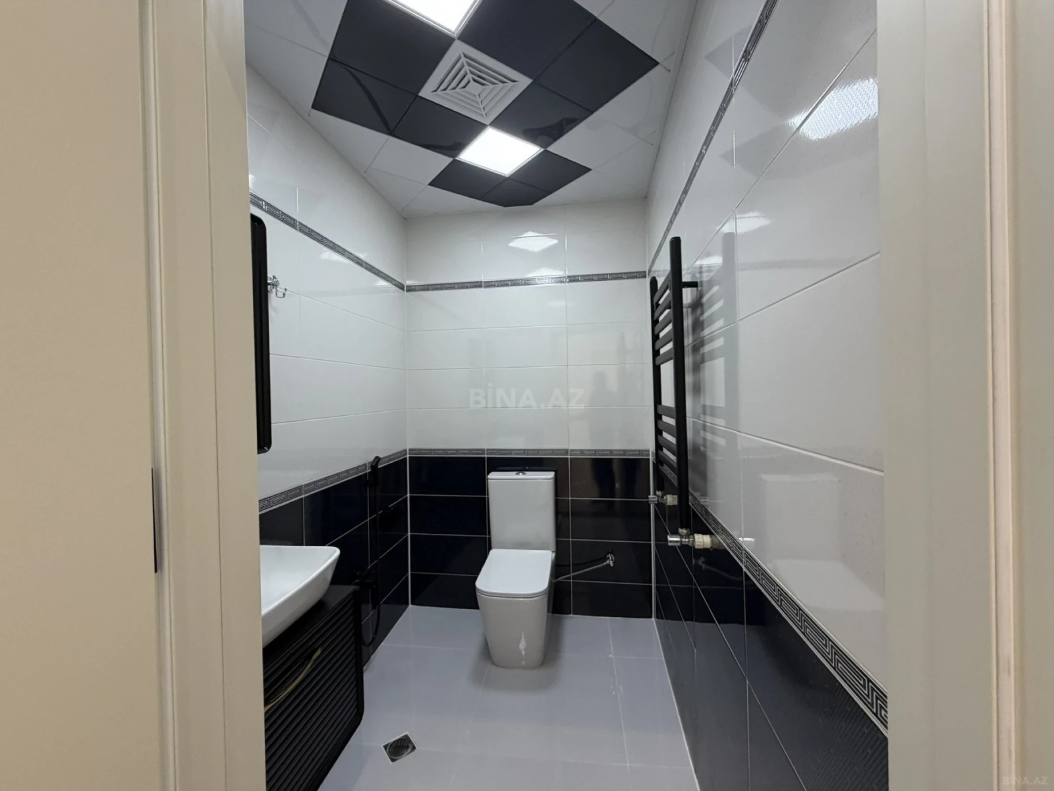 Satılır 3 otaqlı mənzil 105 m²