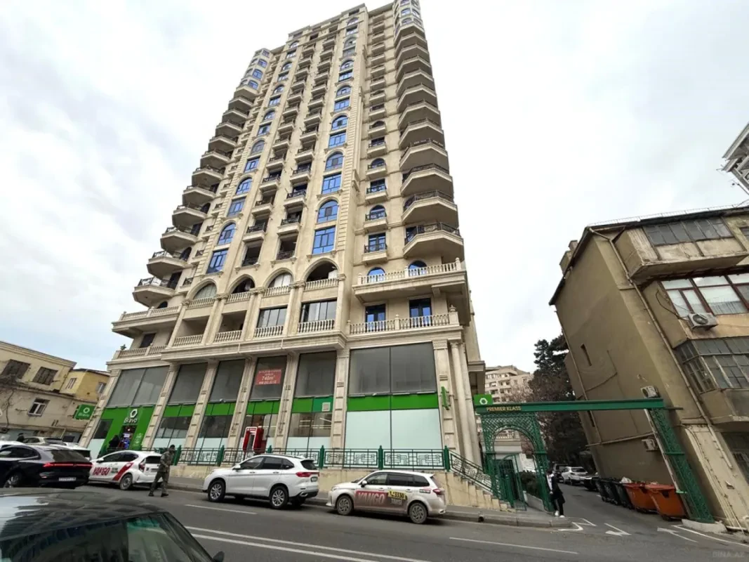 Satılır 5 otaqlı mənzil 265 m²