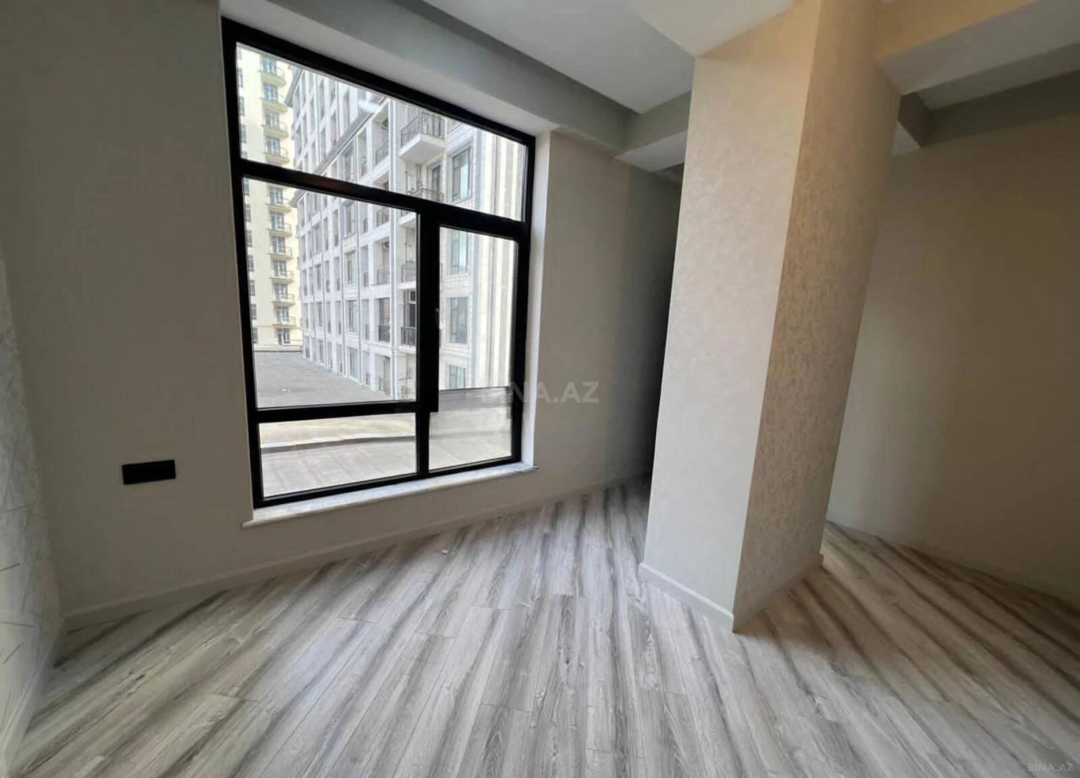 Satılır 3 otaqlı mənzil 117 m²