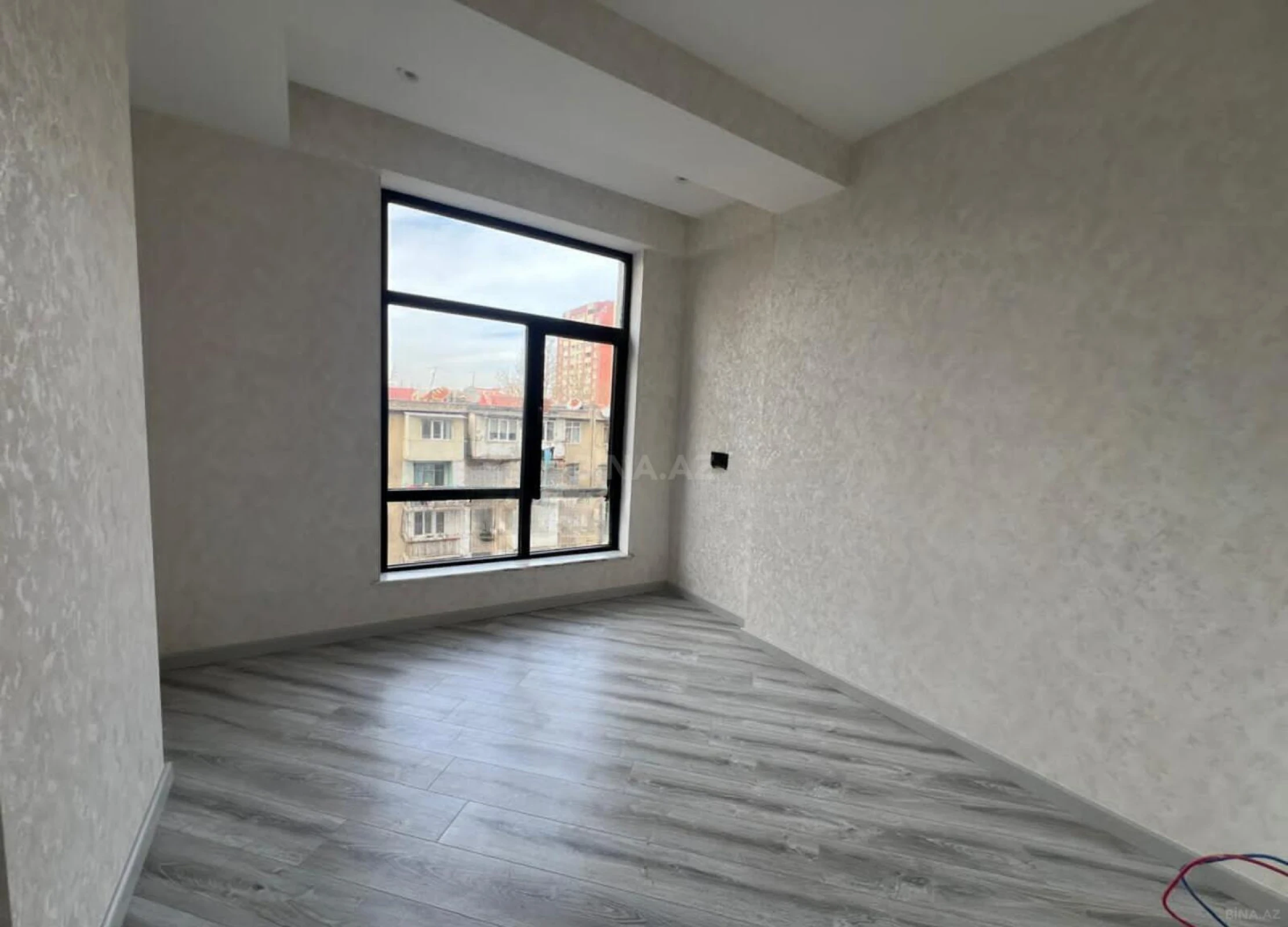 Satılır 3 otaqlı mənzil 117 m²